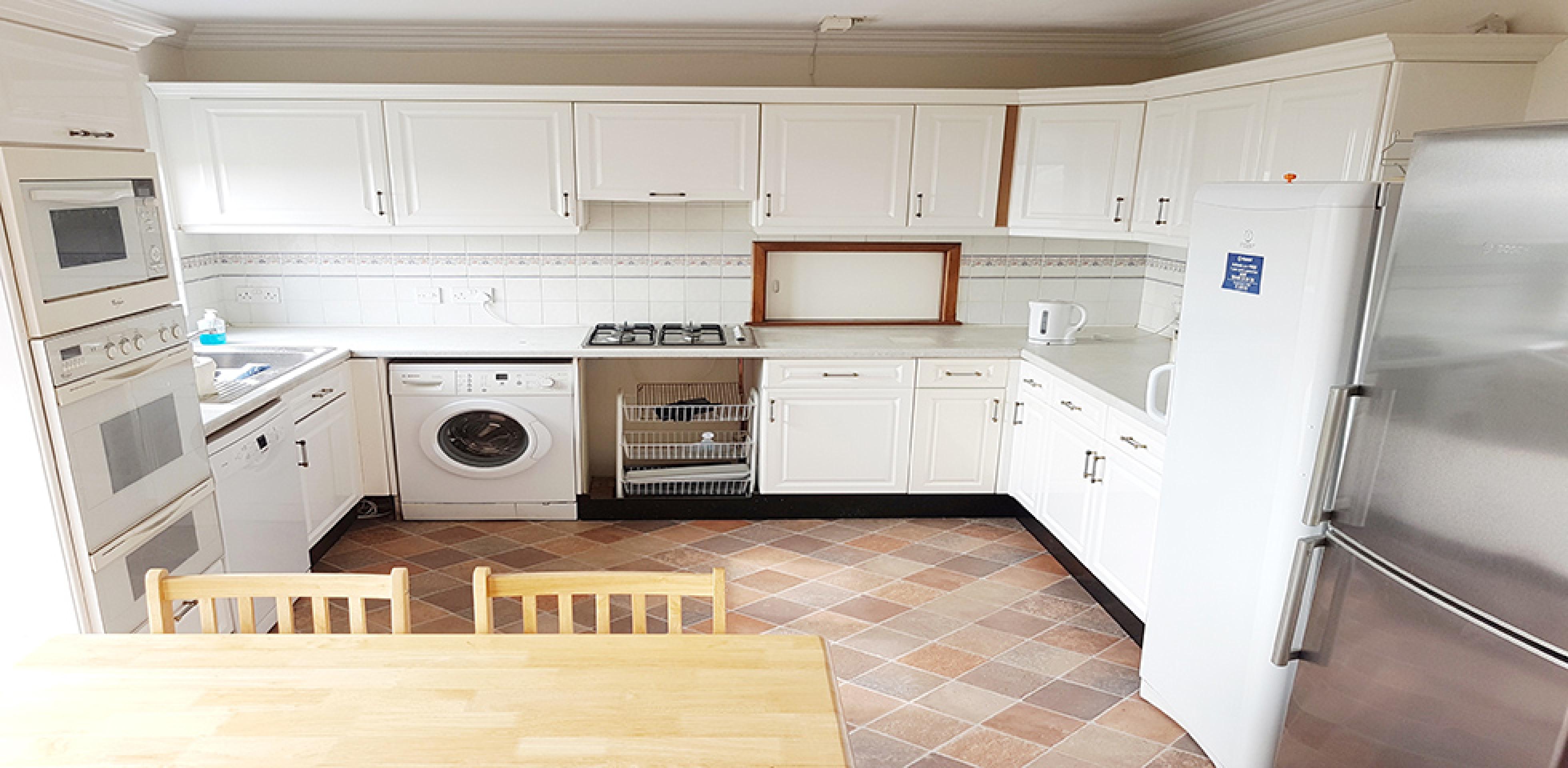 			RECENTLY REDECORATED , 4 Bedroom, 1 bath, 1 reception Flat			 Dollis Hill Lane, DOLLIS HILL NW2